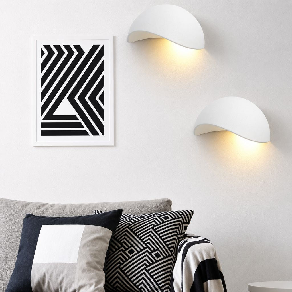 Half-Moon Aluminum LED Sconce – 5W Low-Profile Fixture for Bedroom, Hallway & Porch – IP65 Weatherproof Wall Lighting 3000K-5000K | Thomler