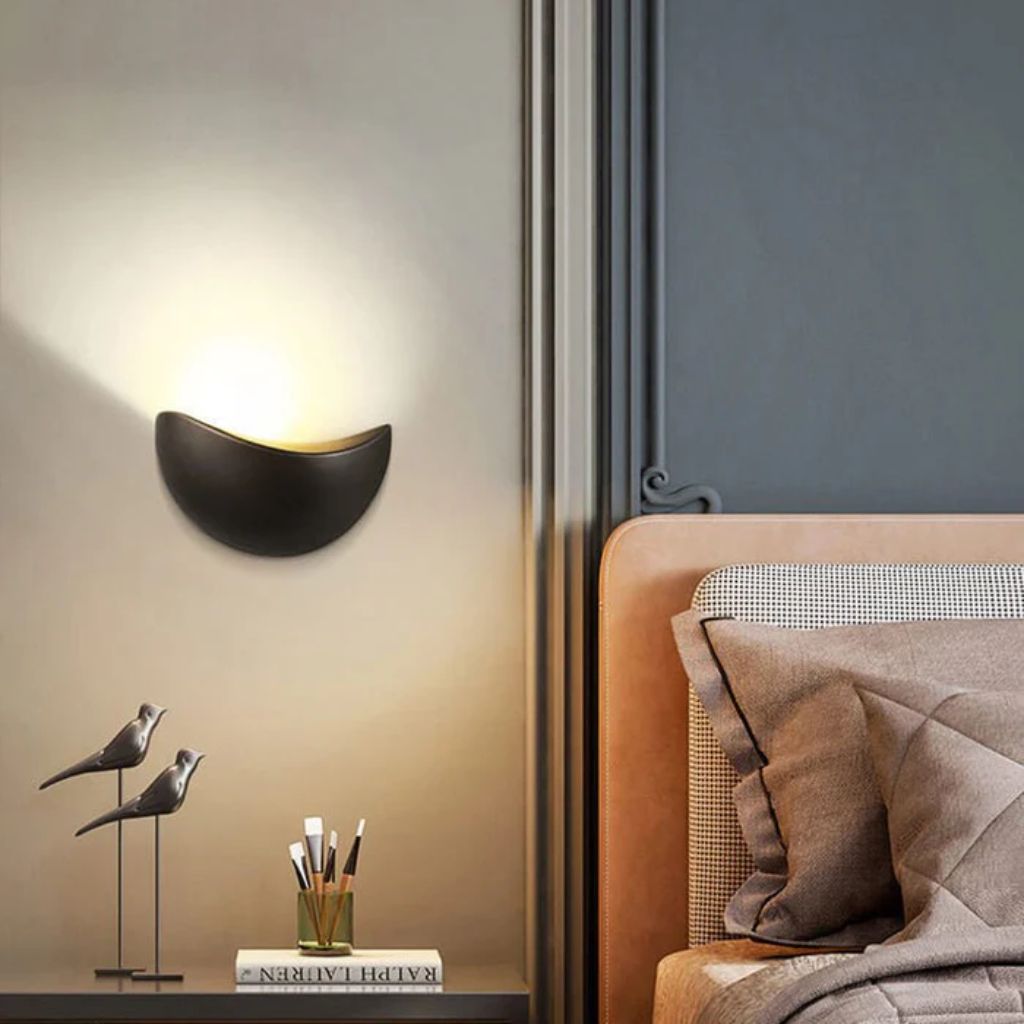 Half-Moon Aluminum LED Sconce – 5W Low-Profile Fixture for Bedroom, Hallway & Porch – IP65 Weatherproof Wall Lighting 3000K-5000K | Thomler