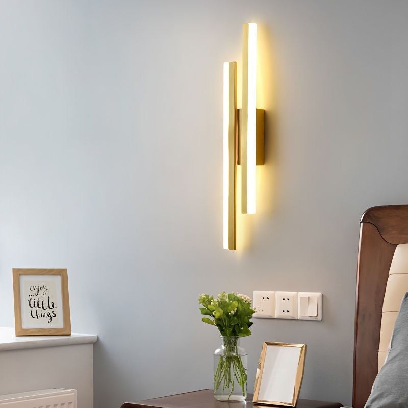 Minimalist LED Wall Sconce – Vertical Linear Light Fixture in Matte Black or Brushed Gold for Bedroom, Living Room & Hallway | Thomler