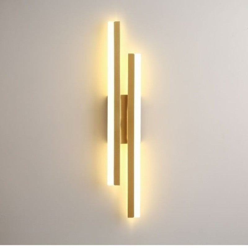 Minimalist LED Wall Sconce – Vertical Linear Light Fixture in Matte Black or Brushed Gold for Bedroom, Living Room & Hallway | Thomler