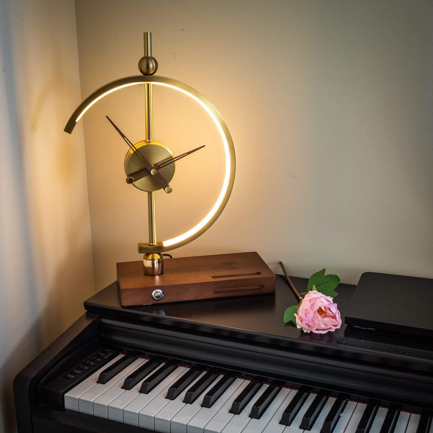 LED Desk Lamp with Wireless Charging Pad and Clock Display for Bedroom Nightstand Office Table Adjustable Brightness Qi Compatible 10W | Thomler