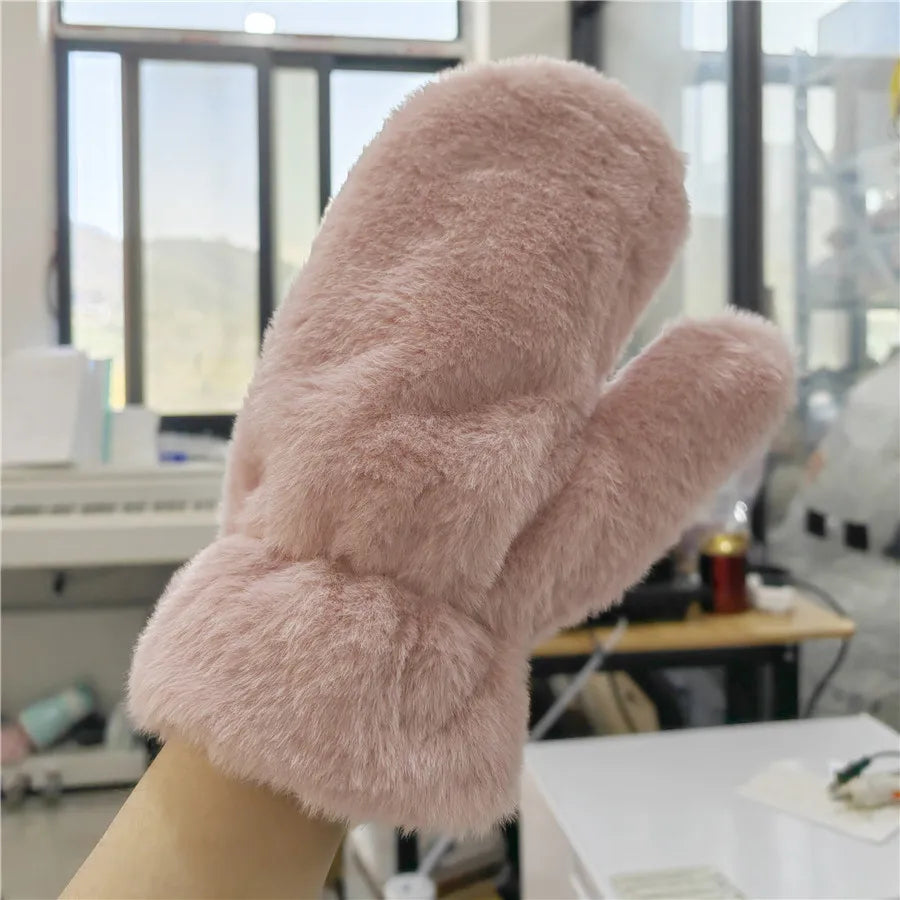 Cozy Sherpa-Lined Winter Mittens for Women – Thick Insulated Cold-Weather Hand Warmers | Thomler