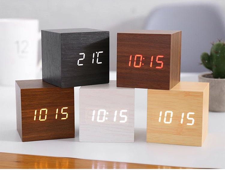 Wooden LED Alarm Clock with Sound-Activated Display – Compact Cube for Bedroom & Office | Thomler