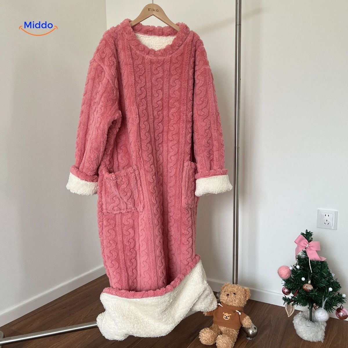 Floor-Length Fleece Wearable Blanket with Pockets – Cozy Indoor Loungewear | Thomler