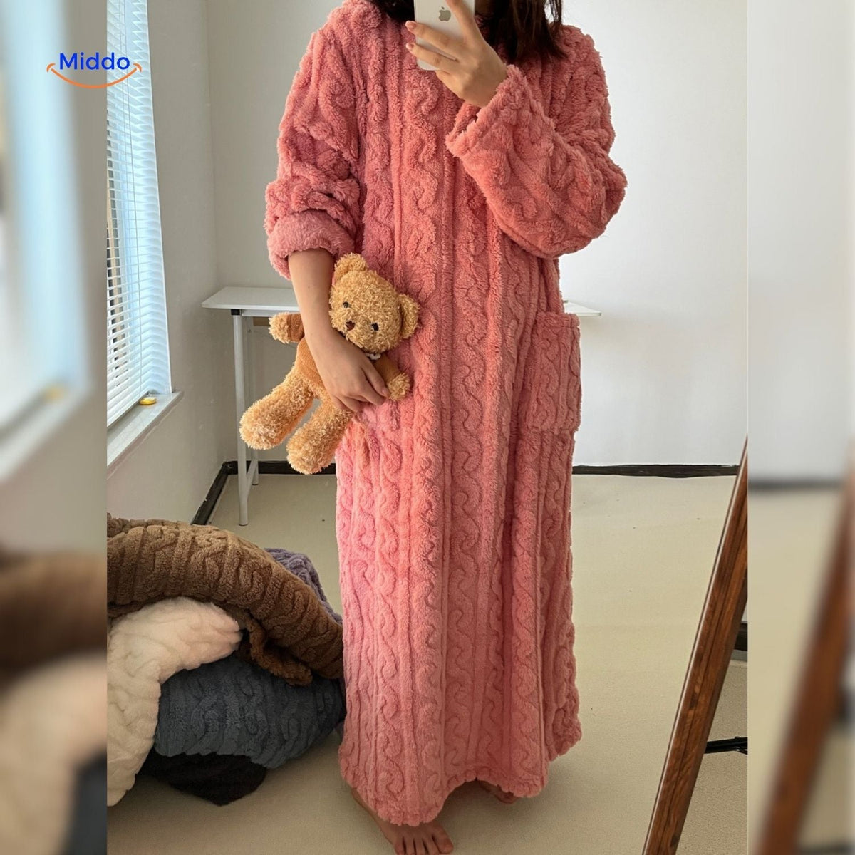 Floor-Length Fleece Wearable Blanket with Pockets – Cozy Indoor Loungewear | Thomler