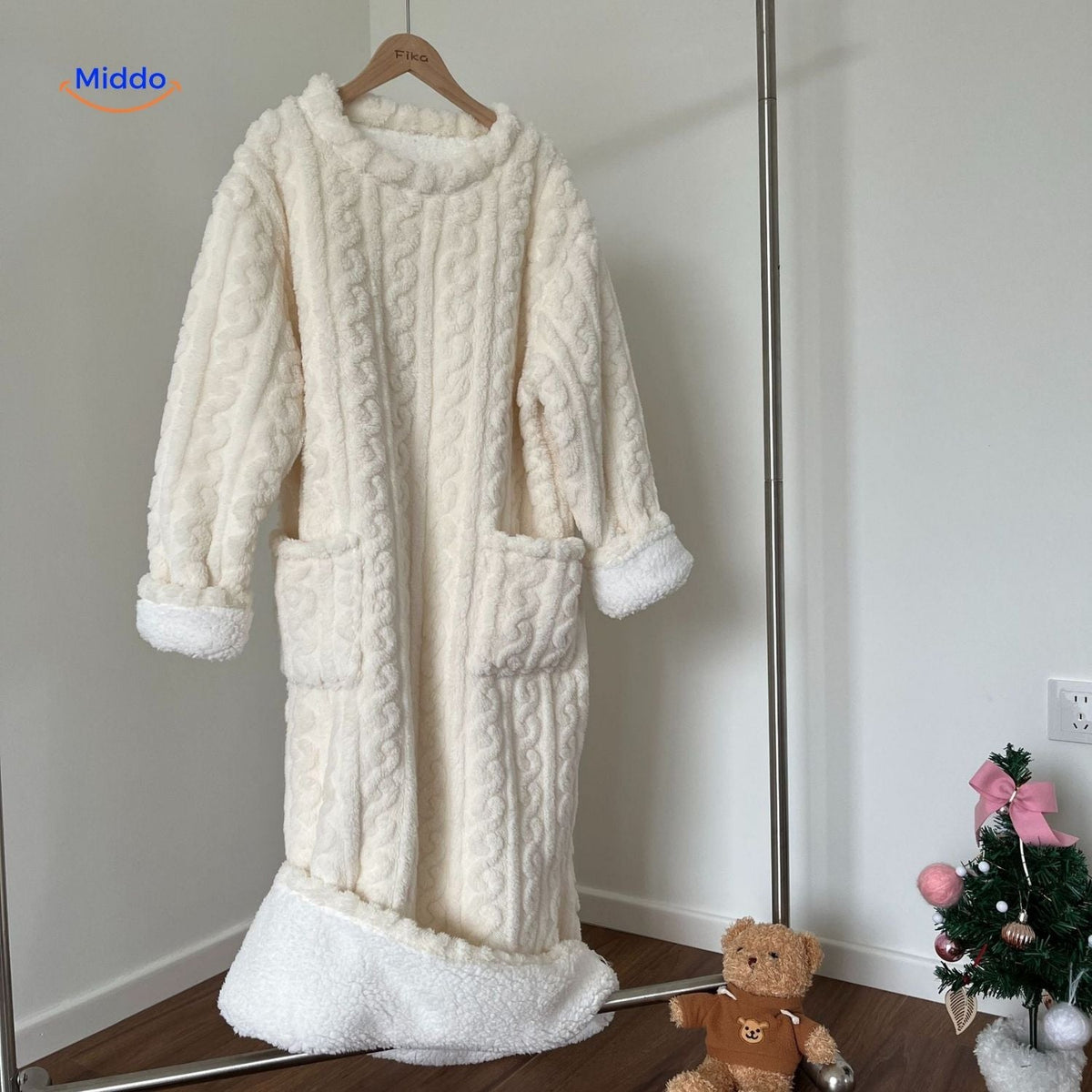 Floor-Length Fleece Wearable Blanket with Pockets – Cozy Indoor Loungewear | Thomler