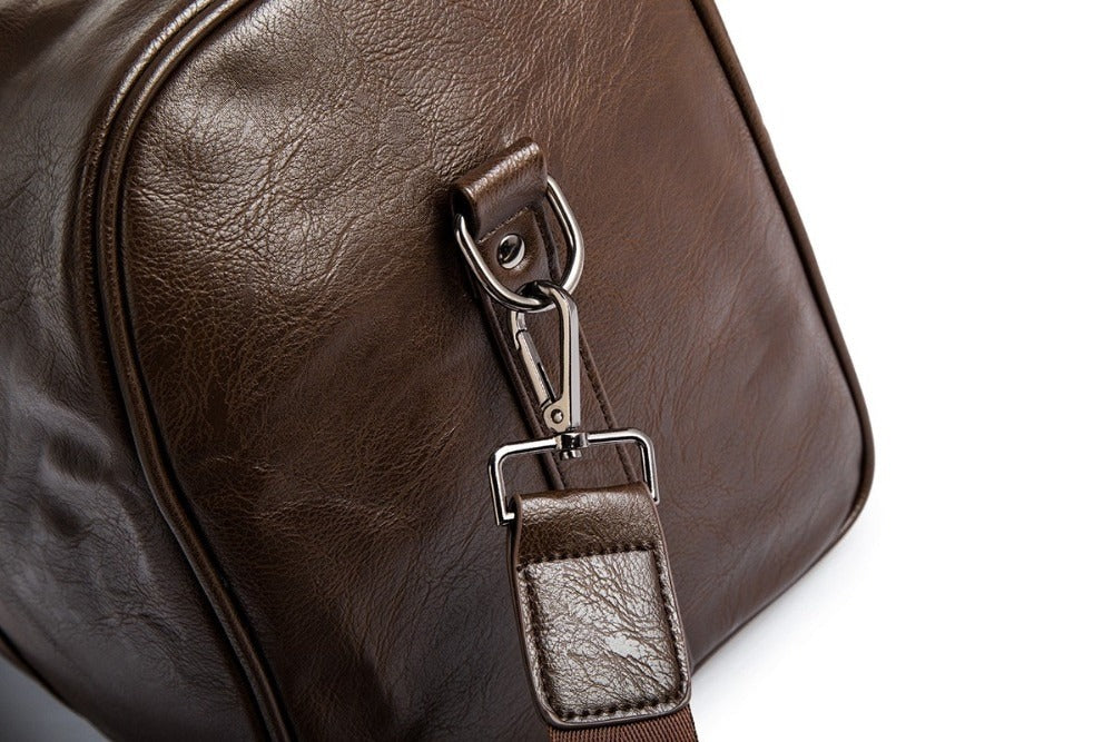 Weekender Overnight Bag in Vegan Leather – Roomy Interior with Shoulder Strap & Padded Grips for Airport Travel | Thomler