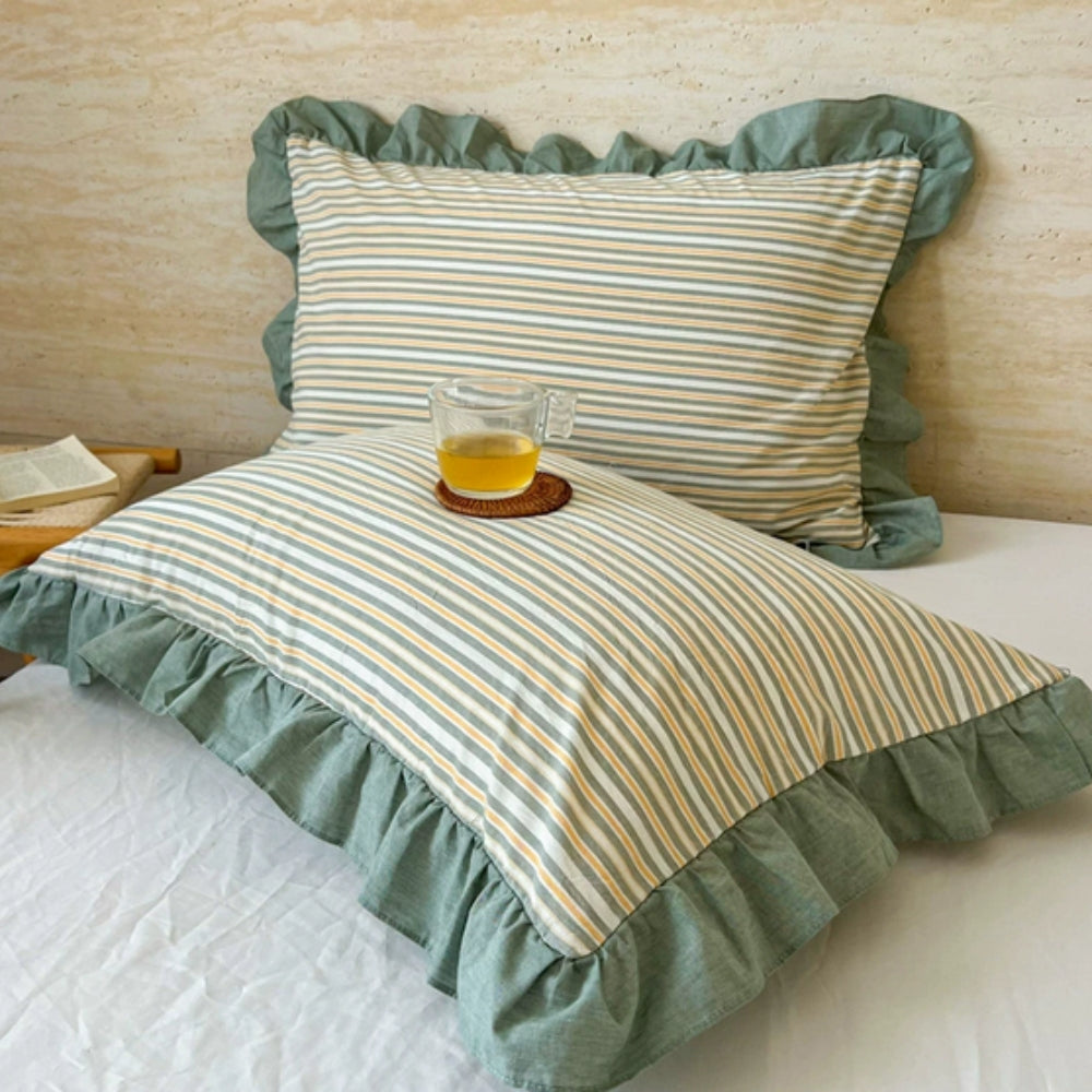 Queen Microfiber Pillowcase with Ruffle Trim & Zipper Closure – Vintage Stripe Pattern for Bedroom Décor – Soft Breathable Fabric | Thomler