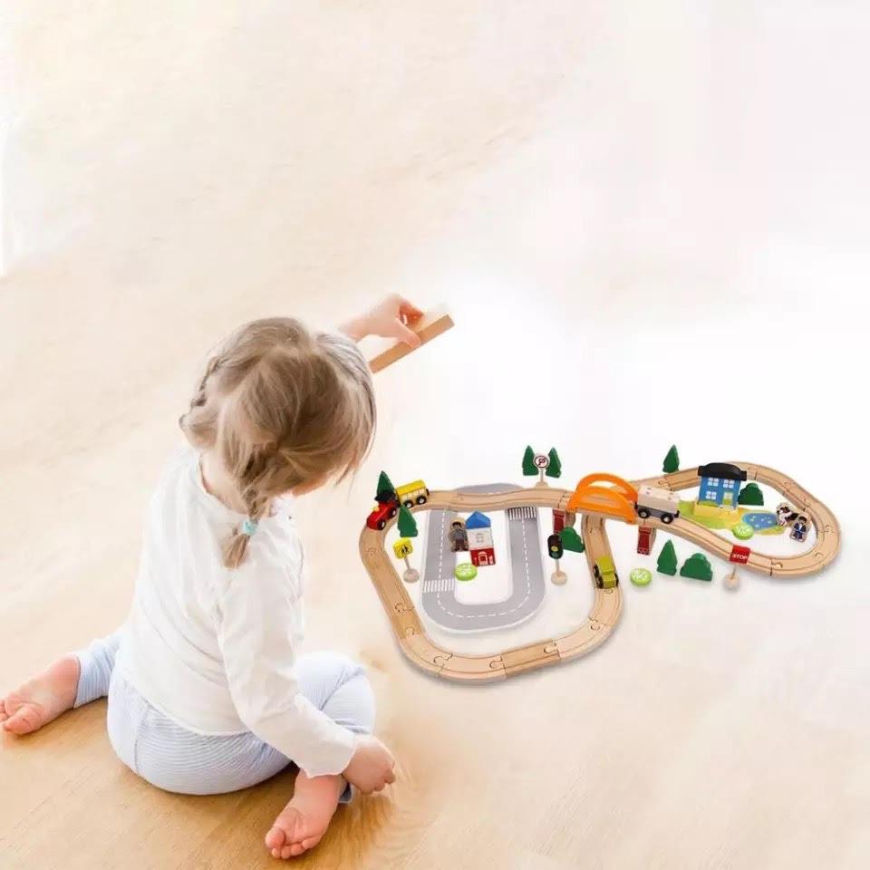 78-Piece Wooden Train Set with Tracks & Town Accessories for Kids | Storage Box Included | Pretend Play Railway Kit for Toddlers Ages 3+ | Thomler