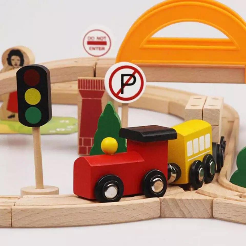 78-Piece Wooden Train Set with Tracks & Town Accessories for Kids | Storage Box Included | Pretend Play Railway Kit for Toddlers Ages 3+ | Thomler