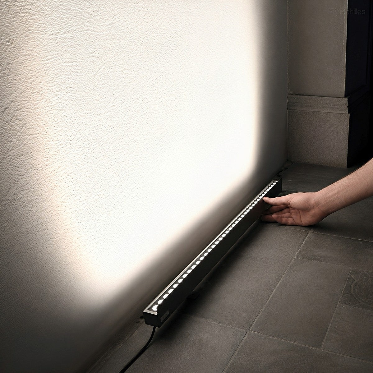 Outdoor Architectural Linear LED Fixture – Weather-Resistant Accent Lighting for Building Facades | Thomler