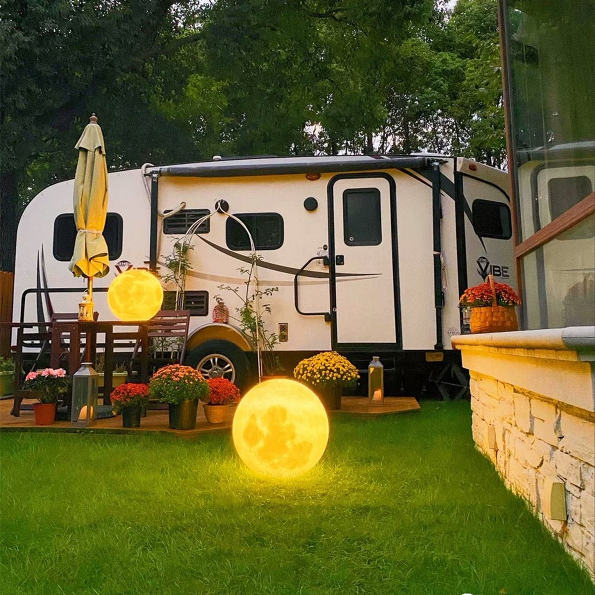 Outdoor Landscape Ball Light Resin 11.8 in Warm White Solar Garden Patio Lawn Decorative Lighting | Thomler