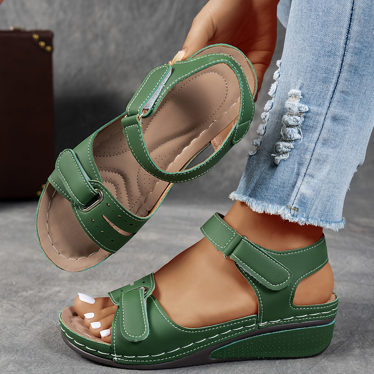 Women's Cushioned Platform Sandals with Arch Support – Adjustable Hook-and-Loop Straps for All-Day Wear – Slip-Resistant Sole | Thomler