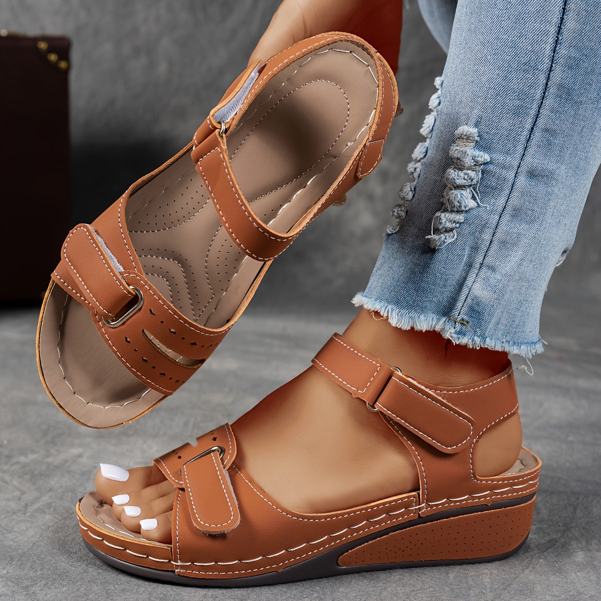 Women's Cushioned Platform Sandals with Arch Support – Adjustable Hook-and-Loop Straps for All-Day Wear – Slip-Resistant Sole | Thomler
