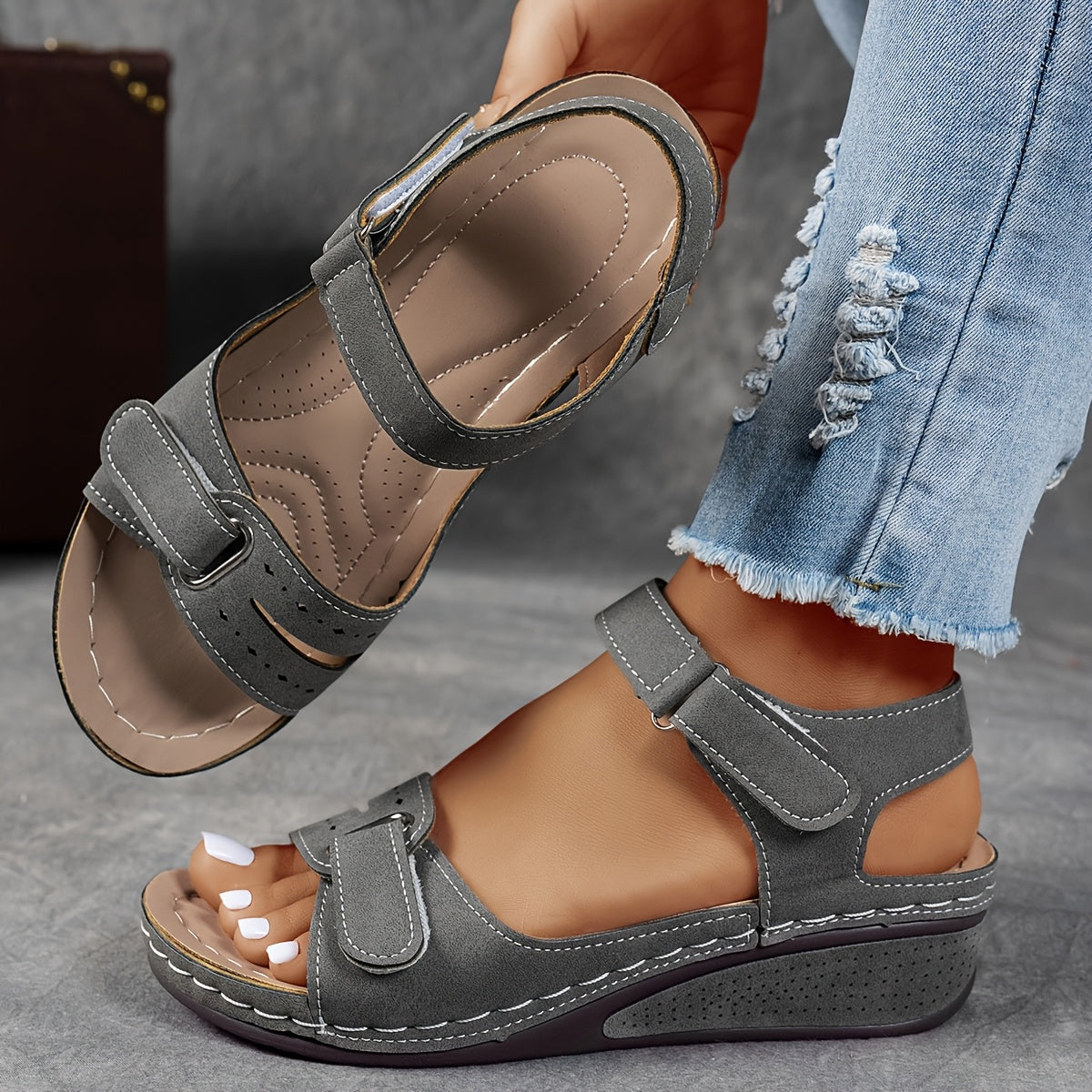 Women's Cushioned Platform Sandals with Arch Support – Adjustable Hook-and-Loop Straps for All-Day Wear – Slip-Resistant Sole | Thomler