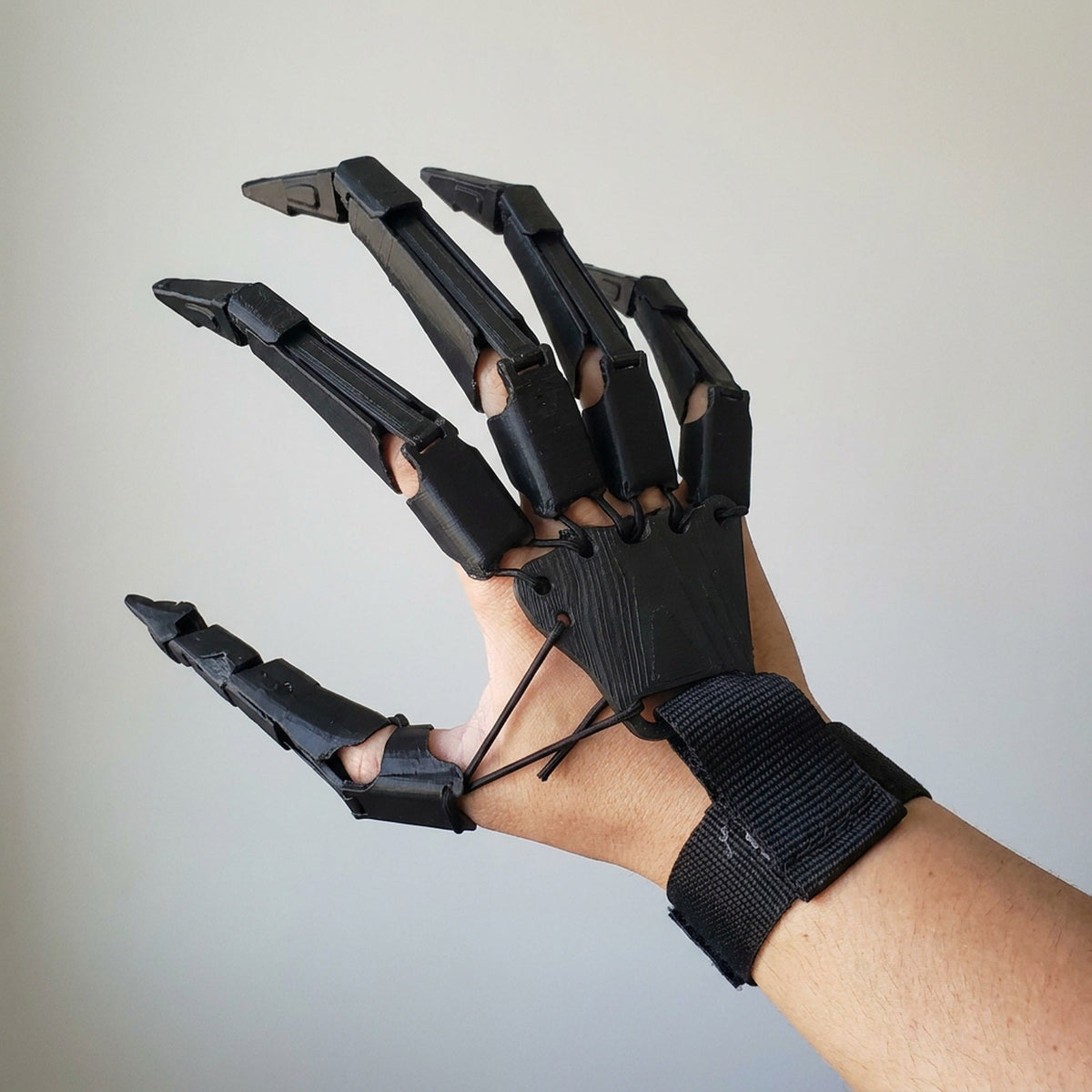 Extending Claw Finger Set with Articulated Joints for Halloween Costumes – Skeleton Hand Prosthetic Extensions | Thomler