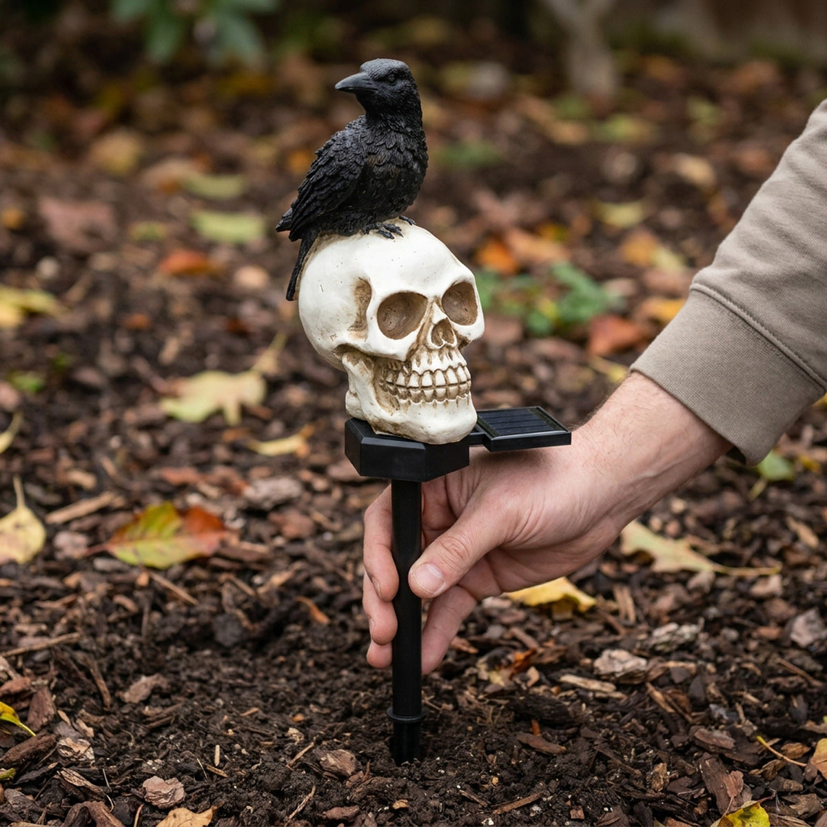 Solar Graveyard Skull with Crow Halloween Yard Decoration – Amber Glow LED Garden Ornament for Spooky Outdoor Display | Thomler