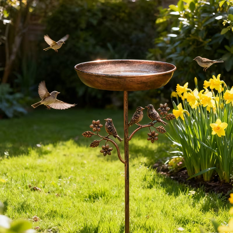 Gartenvogeltränke am Metallspieß – Vintage Kupfer-Optik