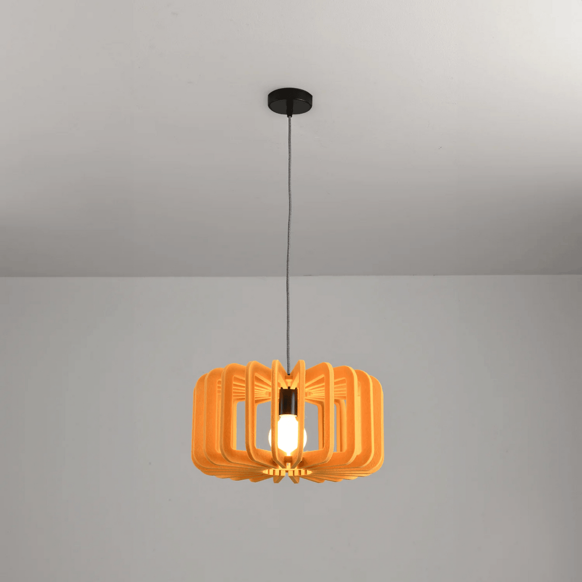 Noise-Reducing Felt Hanging Lamp – Sound-Absorbing Cone Pendant for Dining Rooms, Cafes & Open Spaces | Thomler