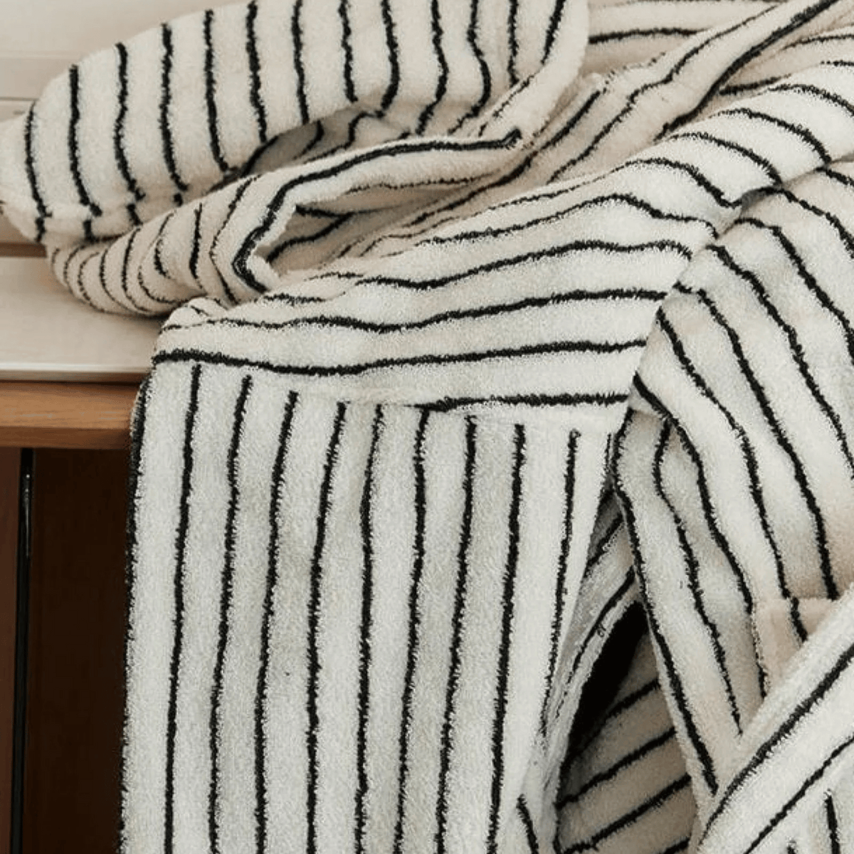 Heavyweight Striped Jacquard Organic Cotton Spa Bathrobe for Women & Men | Thomler