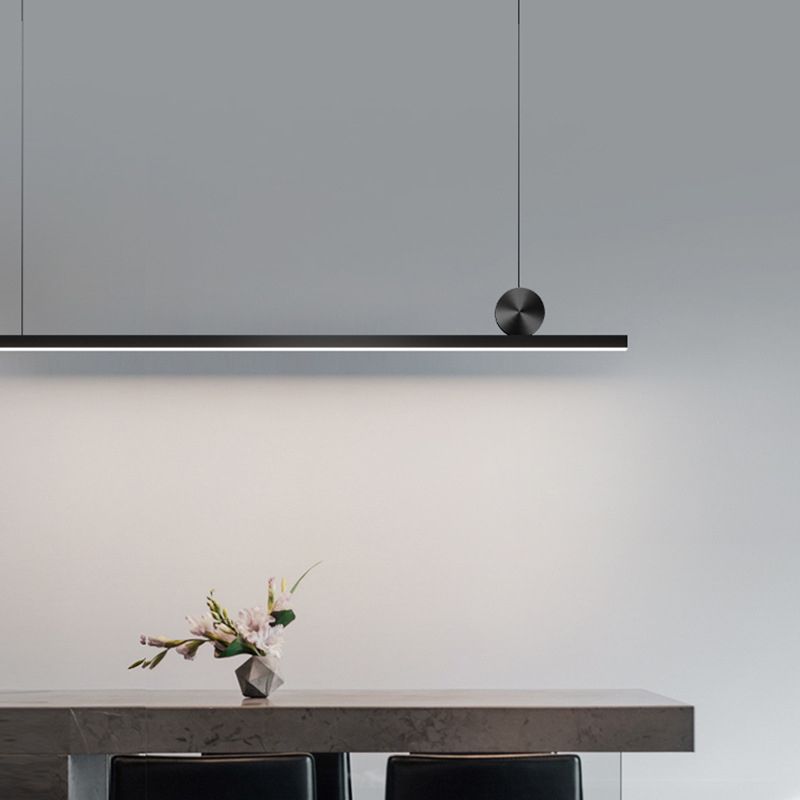Modern Asymmetric Linear Pendant Light – Black & Gold Metal LED Ceiling Fixture for Dining Room & Living Room | Thomler