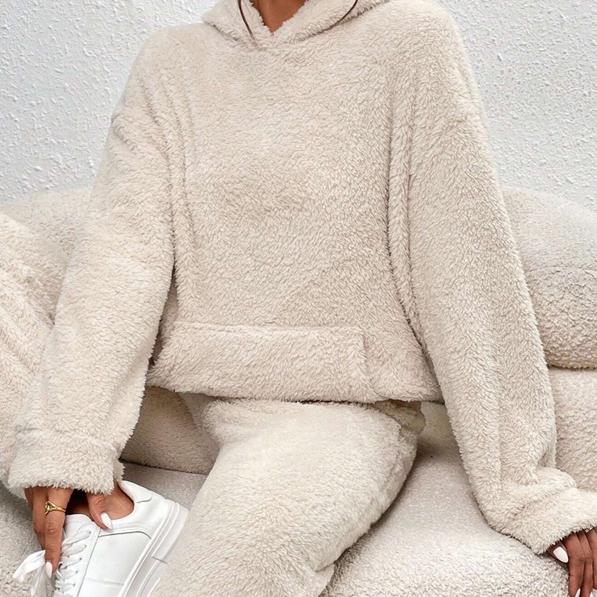 Hooded Teddy Fleece Loungewear Set for Women – Two-Piece Oversized Sweatsuit with Pocket – Cozy Winter Homewear Outfit | Thomler