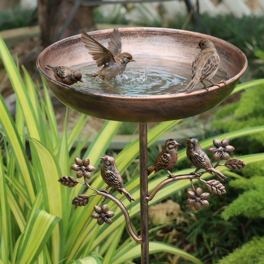 Gartenvogeltränke am Metallspieß – Vintage Kupfer-Optik