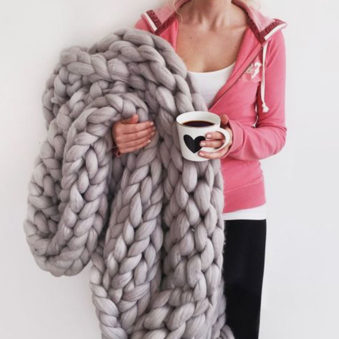 Chunky Knit Wearable Throw Blanket for Women – Cozy Oversized Shawl Wrap with Sleeves – Soft Cable Knit Design for Couch, Outdoor Evening | Thomler