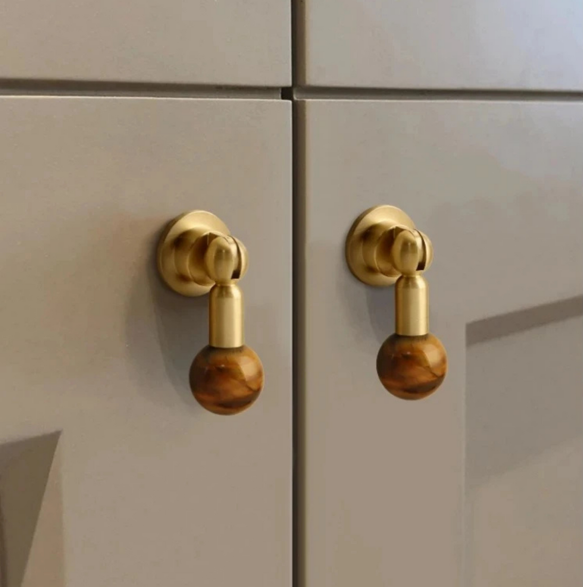 Decorative Brass & Crystal Knob for Cabinet Doors, Drawers & Furniture – Polished Hardware Pull Handle | Thomler