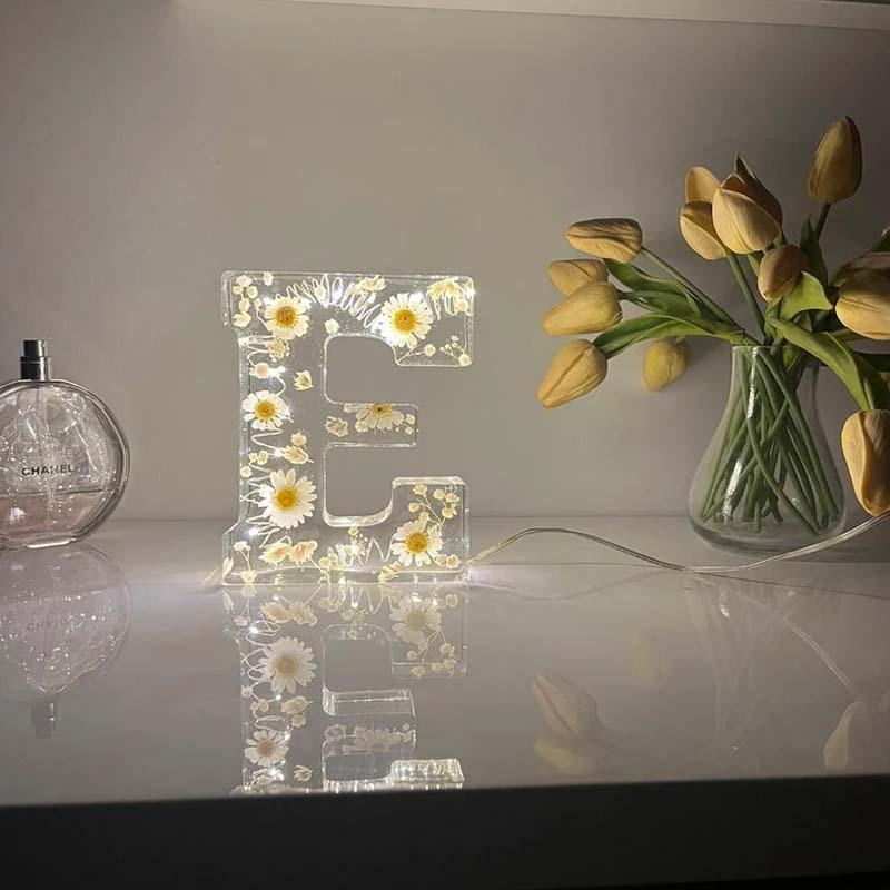 LED Letter Night Light with Real Dried Flowers in Resin – Personalized Illuminated Décor Accent for Bedroom, Nursery & Living Room | Thomler