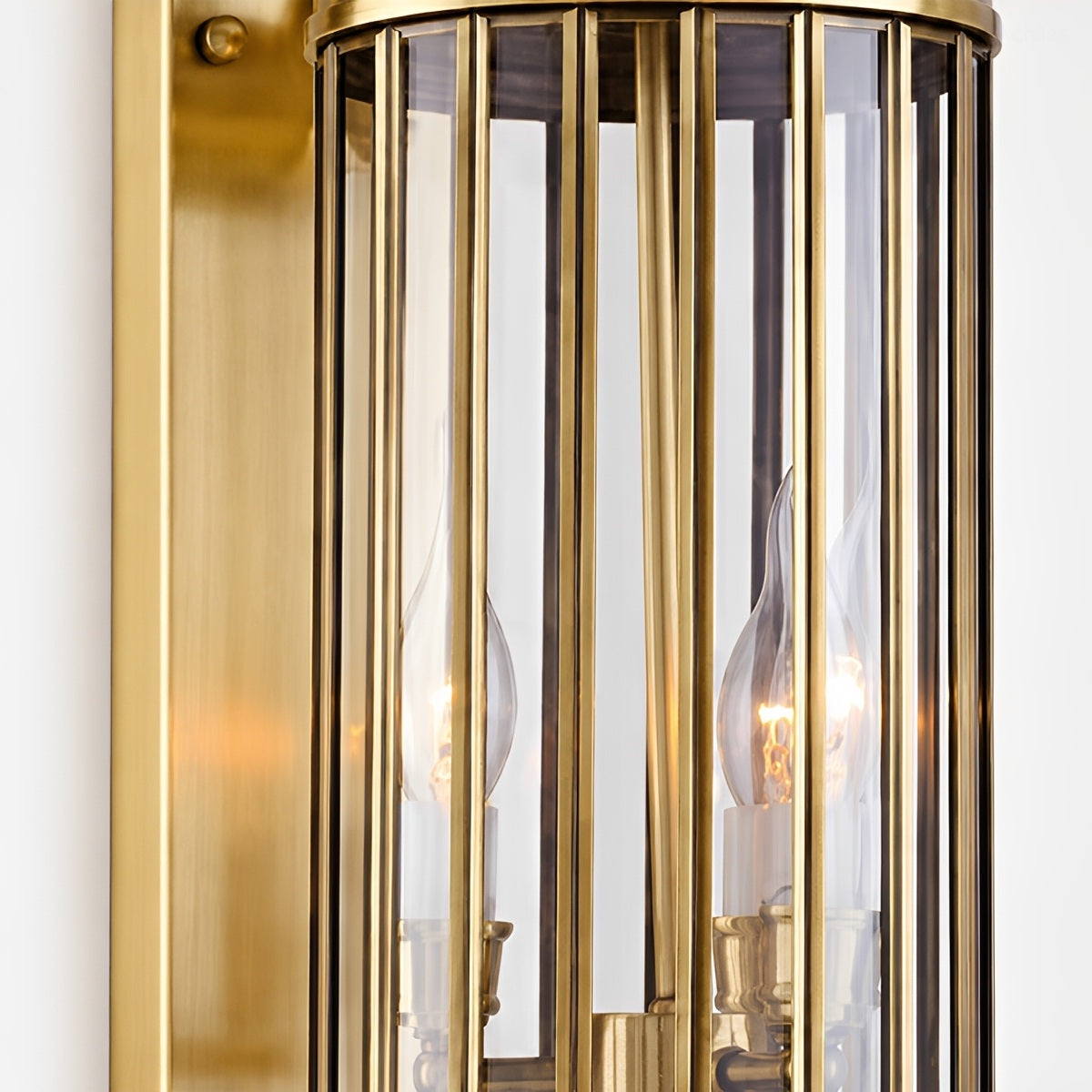 Antique Brass Glass Lantern Sconce for Outdoor Entryways – IP65 Weatherproof LED Fixture for Home Facades & Patios | Thomler