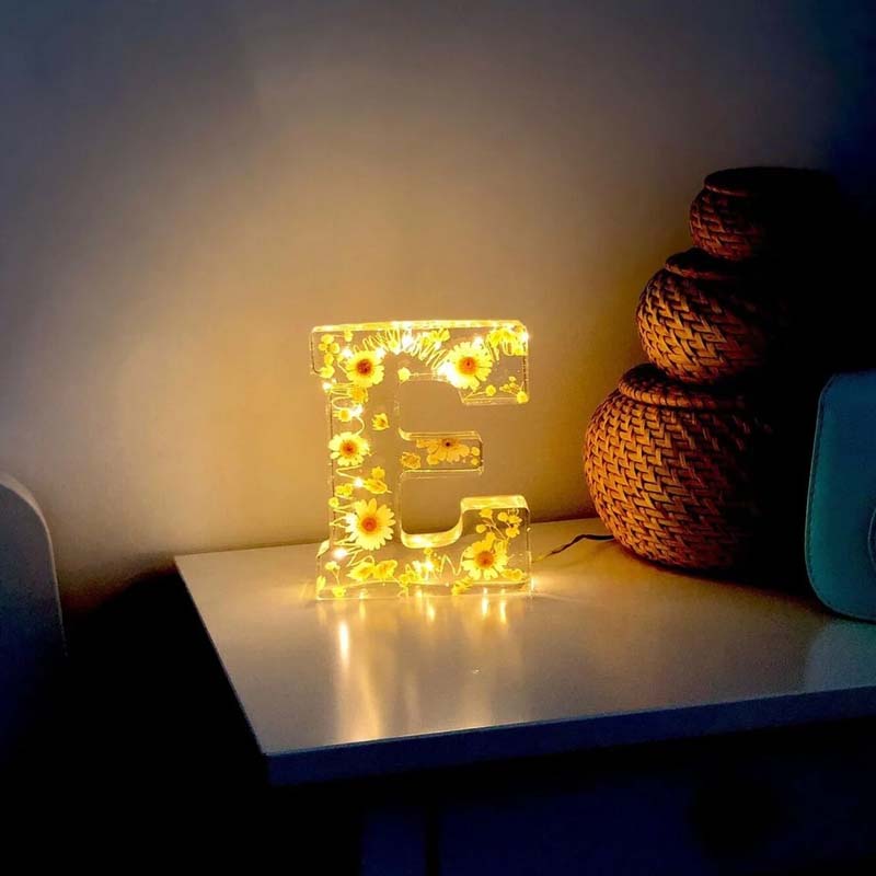 LED Letter Night Light with Real Dried Flowers in Resin – Personalized Illuminated Décor Accent for Bedroom, Nursery & Living Room | Thomler