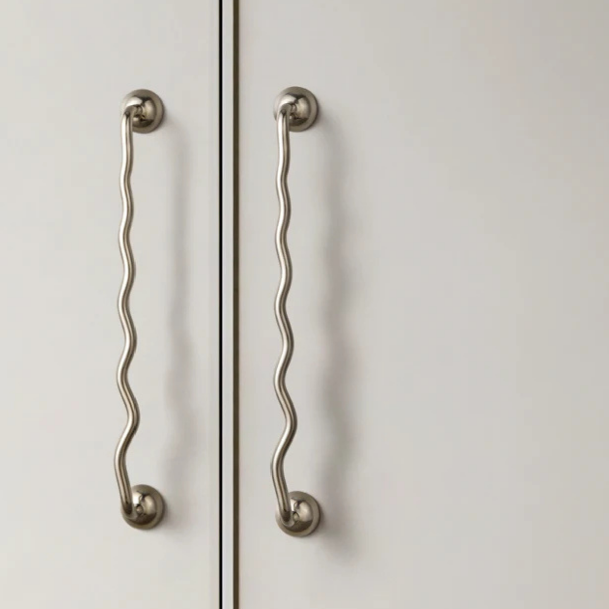 Curved Mushroom Cabinet Pull in Solid Brass – 3 Lengths, Single or 6-Pack | Thomler