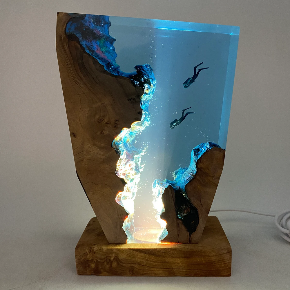 Ocean Scene Resin Night Light with Diver Figurines – USB Desk Lamp for Bedrooms & Offices | Thomler