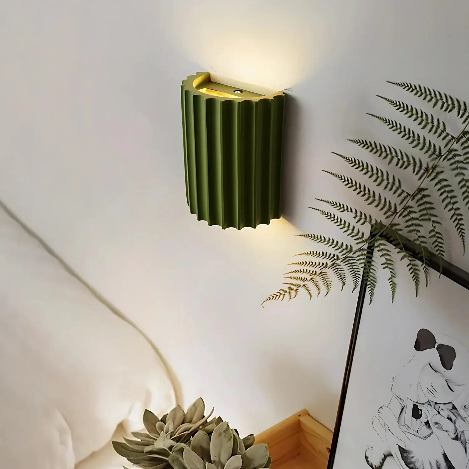 Wall Lamp Resin 16.0 cm Green Wavy Bedroom Hallway Ambient Lighting Nordic Sculptural Accent Light | Thomler