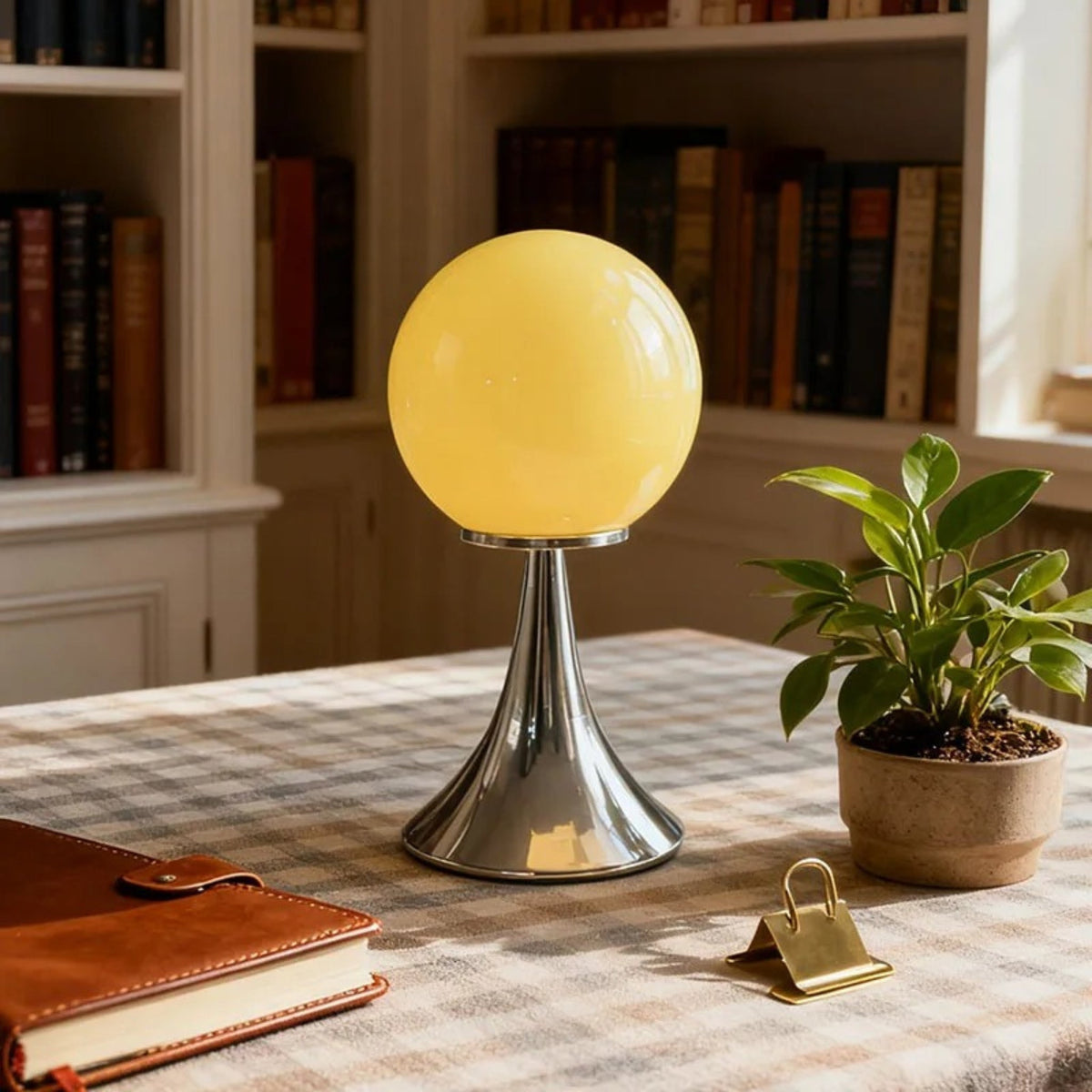 Modern Globe Desk Lamp with Metal Stand – Bedside Accent Lighting for Living Room & Bedroom | Thomler