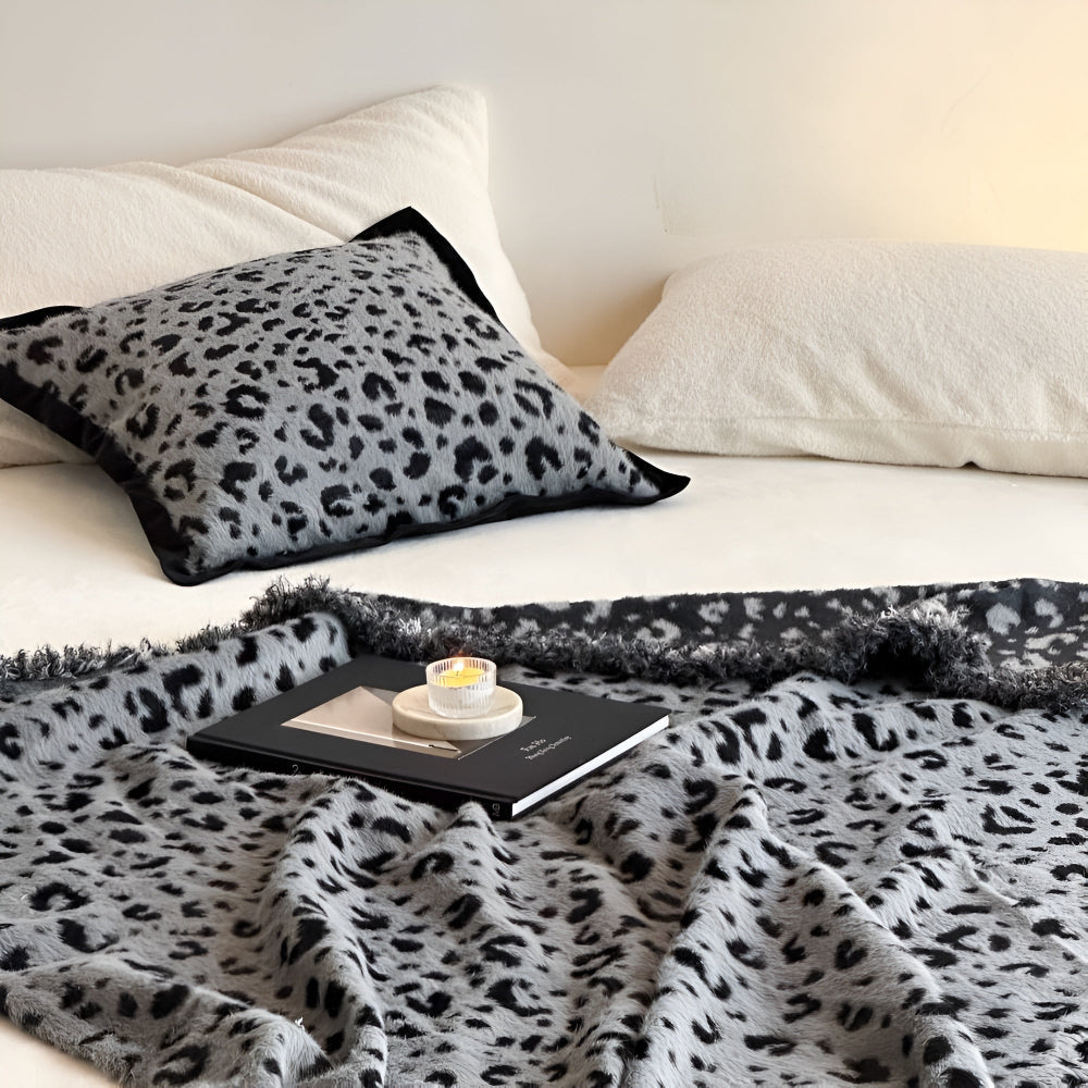 Plush Leopard Print Throw Blanket – Soft Microfiber Fleece Coverlet for Couch, Bed & Chair – Machine Washable – Jacquard Knit Lap Throw | Thomler
