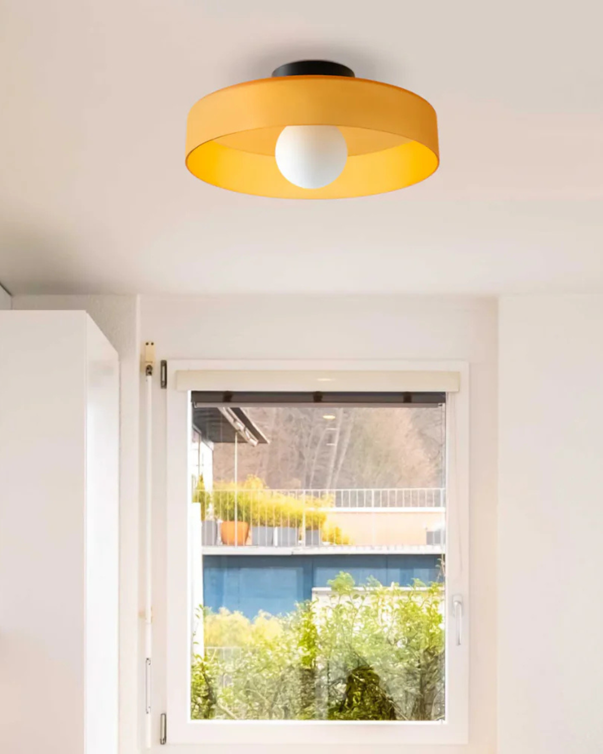 Moderne ronde plafondlamp van glas en ijzer – minimalistische designlamp voor woonkamer en slaapkamer met warme lichtkleur | Sansoti
