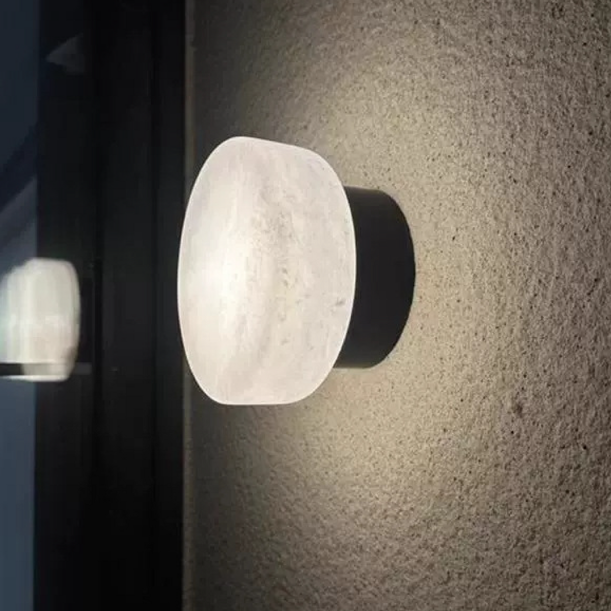 Natural Marble Wall Sconce with Glass Shade – Scandinavian LED Accent Light for Bedroom, Hallway & Living Room | Thomler