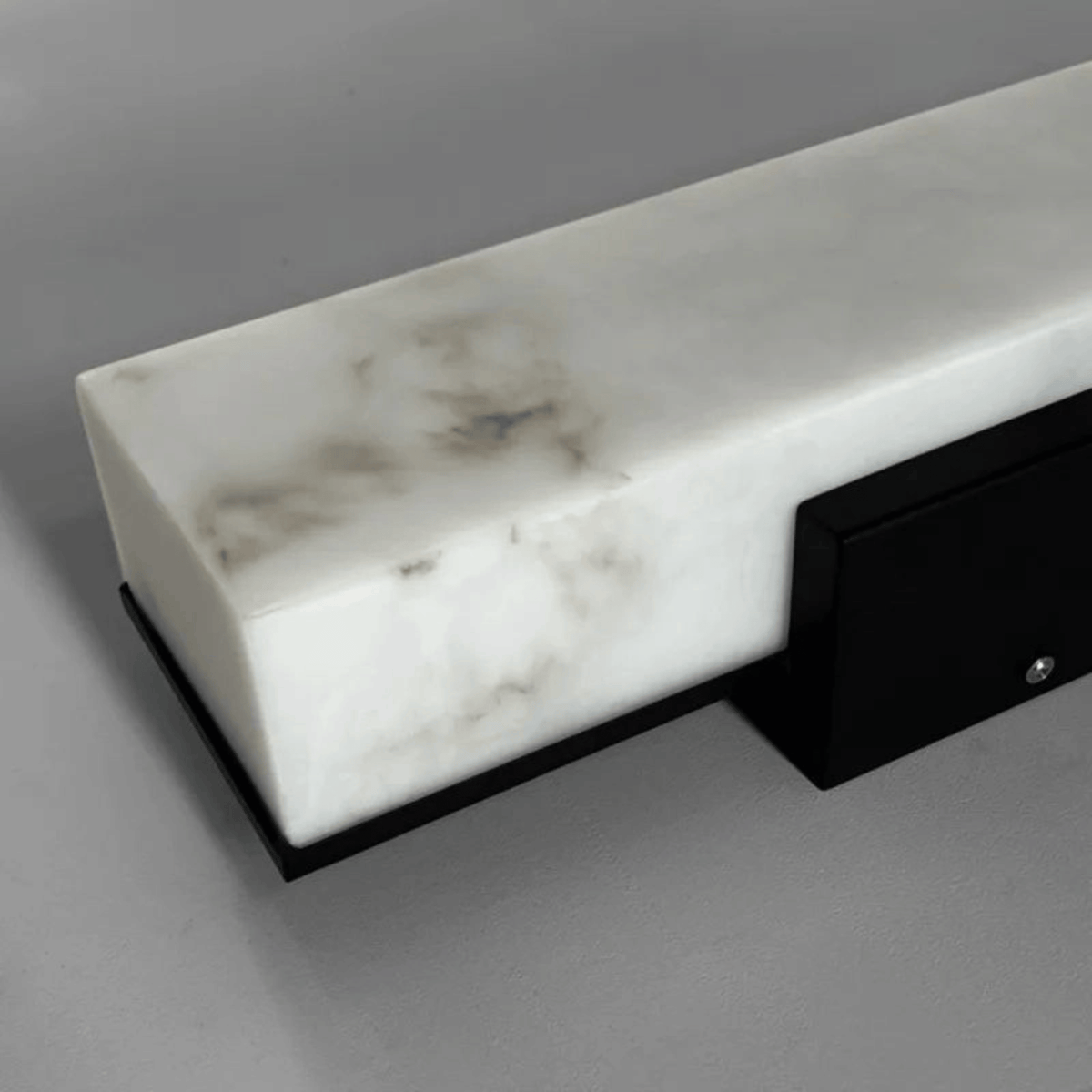 Outdoor LED Wall Sconce with Marble-Look Finish – Weatherproof Modern Linear Light for Entryway & Patio | Thomler
