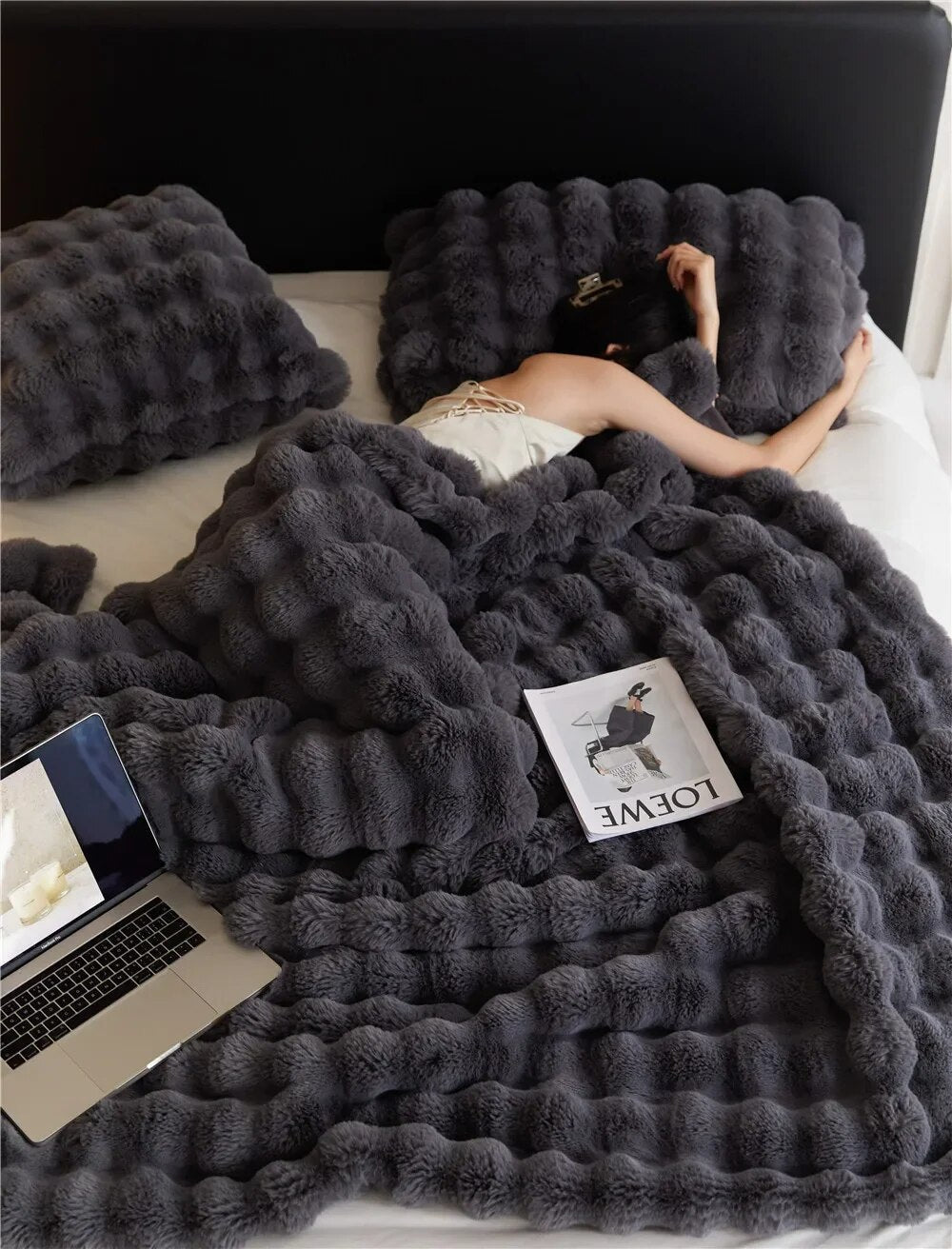 Ultra-Soft Plush Fleece Throw Blanket for Couch, Bed & Year-Round Comfort – Cozy Oversized Luxury Blanket for Living Room & Bedroom | Thomler