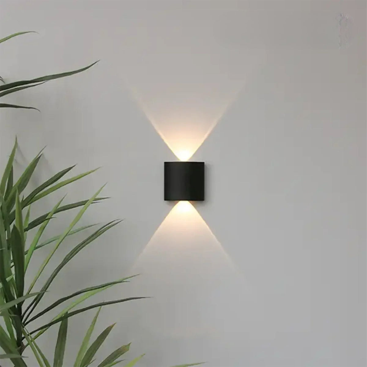 Modern LED Wall Sconce for Indoor & Outdoor Use – Sleek IP65 Weatherproof Fixture in White or Black Finish | Thomler