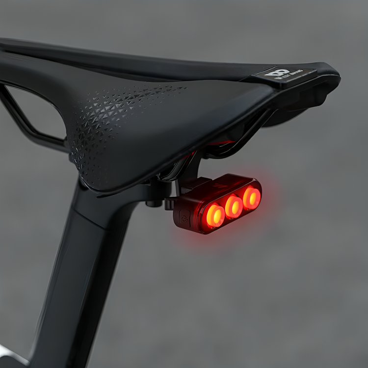 Motion-Sensing Bike Tail Light with Auto Brake Alert – Rechargeable Rear Safety LED for Road & Mountain Bikes | Thomler