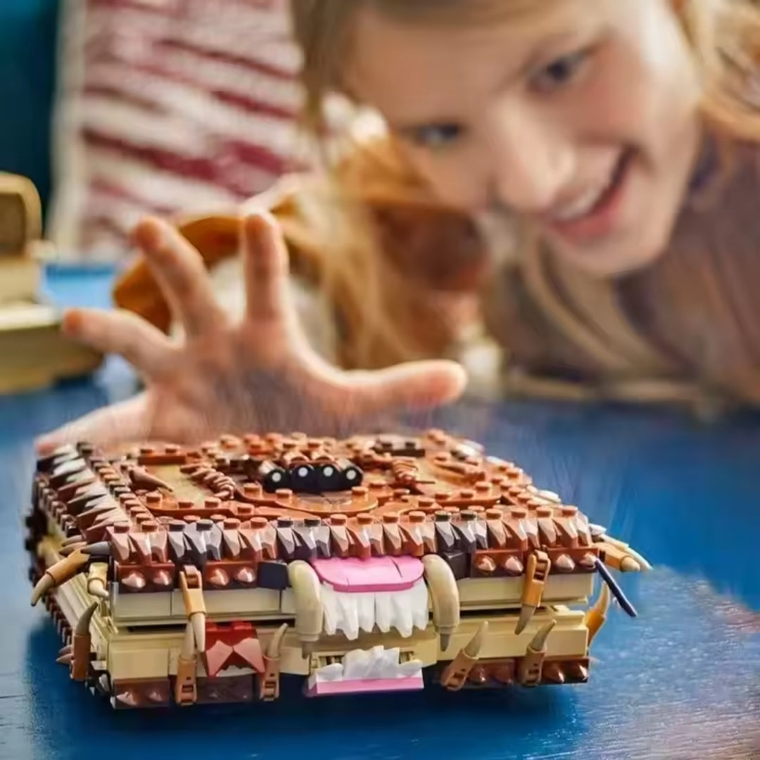 Fantasy Biting Book Building Set – 519-Piece Magical Monster Construction Kit for Display & Collection | Thomler