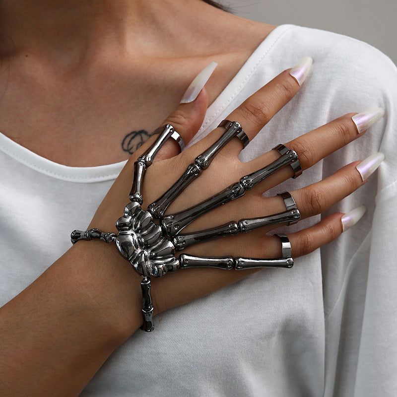 Skeleton Hand Chain Bracelet – Gothic Metal Wrist Jewelry for Halloween, Costume Parties & Alternative Style | Thomler