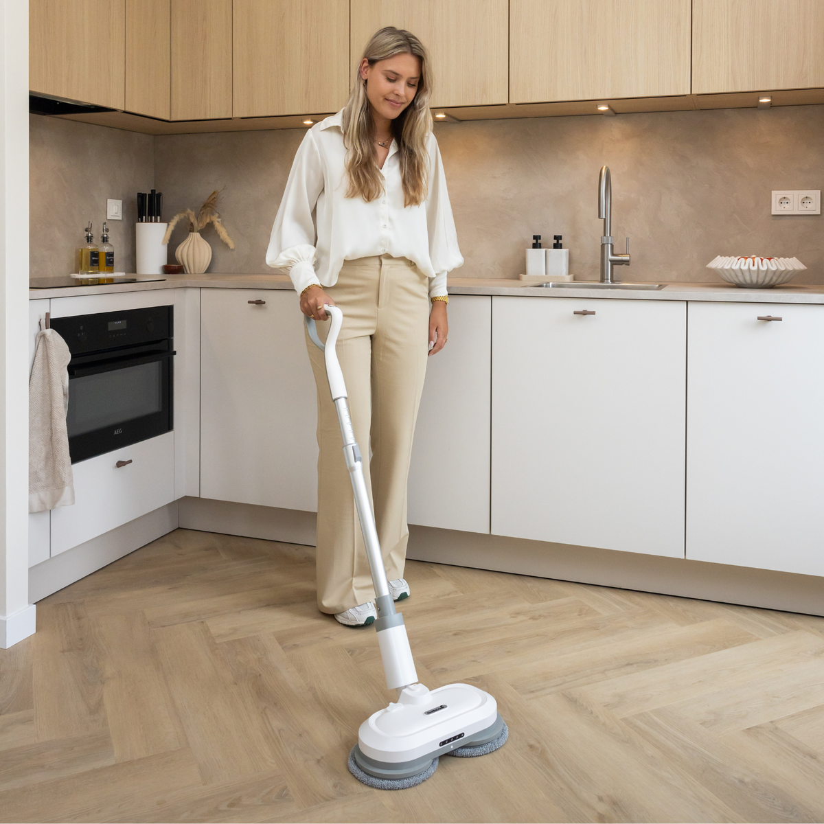 Rechargeable Electric Floor Cleaner with Built-In Solution Dispenser & Glide Motion | Thomler
