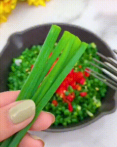 Multi-Blade Herb Shears Stainless Steel with Cleaning Comb for Lettuce Basil Parsley Chives | Kitchen Tool Food Prep Gadget Veggie Chopper | Thomler
