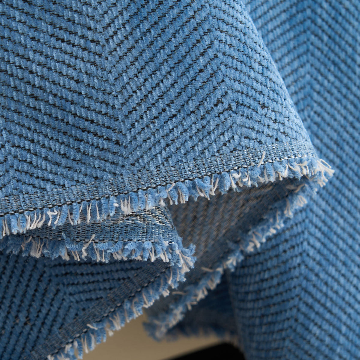 Textured Furniture Throw Blanket for Couches – Scratch-Resistant & Machine Washable | Thomler
