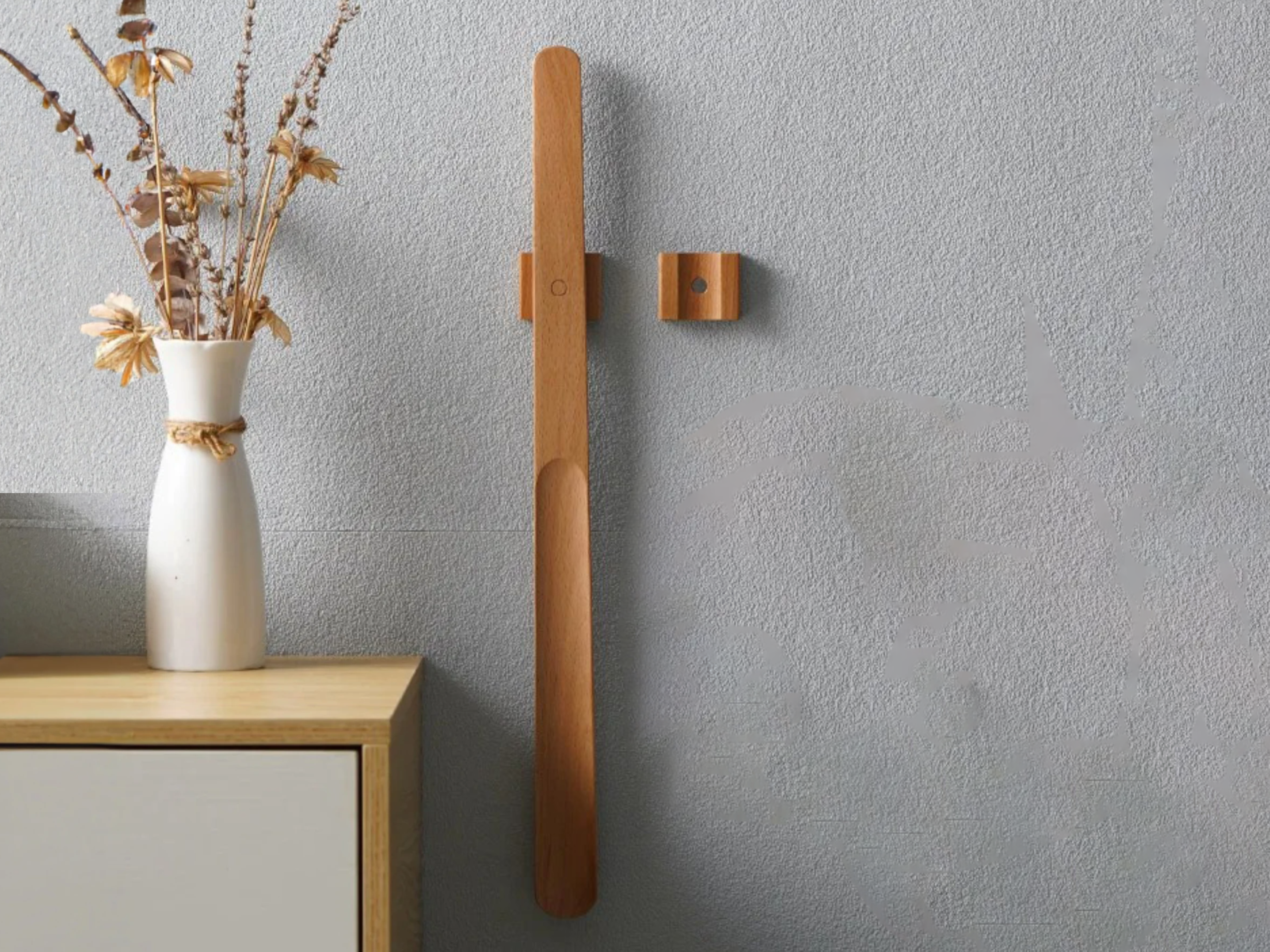 Magnetic Beech Wood Shoehorn with Wall Mount 22-Inch Extended Handle for Easy Access | Thomler