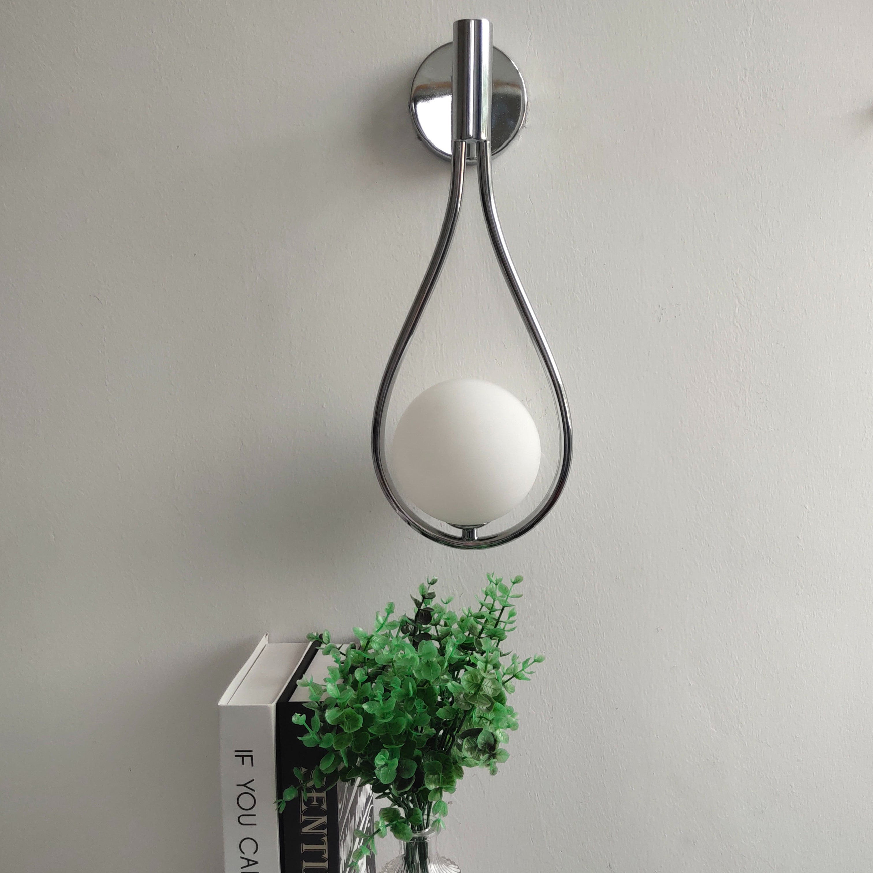 Metal Wall Sconce Light with Minimalist Linear Design for Bedroom, Living Room & Hallway – Modern Scandinavian Style Fixture in Black, Gold | Thomler